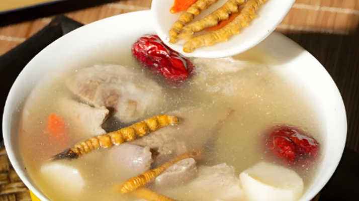 老人可以喝冬蟲夏草茶嗎？科學(xué)飲用的養(yǎng)生指南